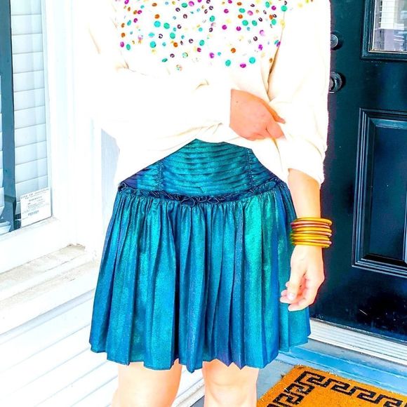 🆕 NWT ✨CURRENT AIR✨METALLIC GREEN PLEATED MERMAID MINI SKIRT - Picture 4 of 8